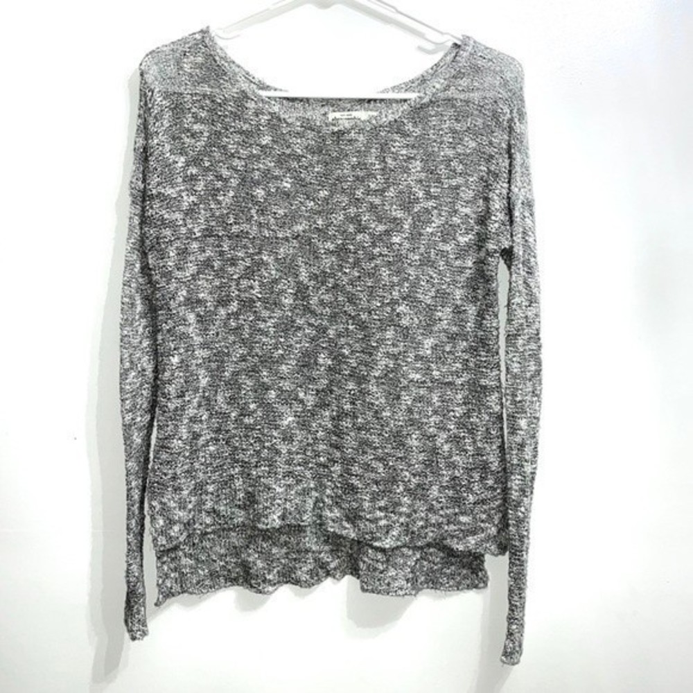 abercrombie kids girls size  s/m gray and white sweater 234B1